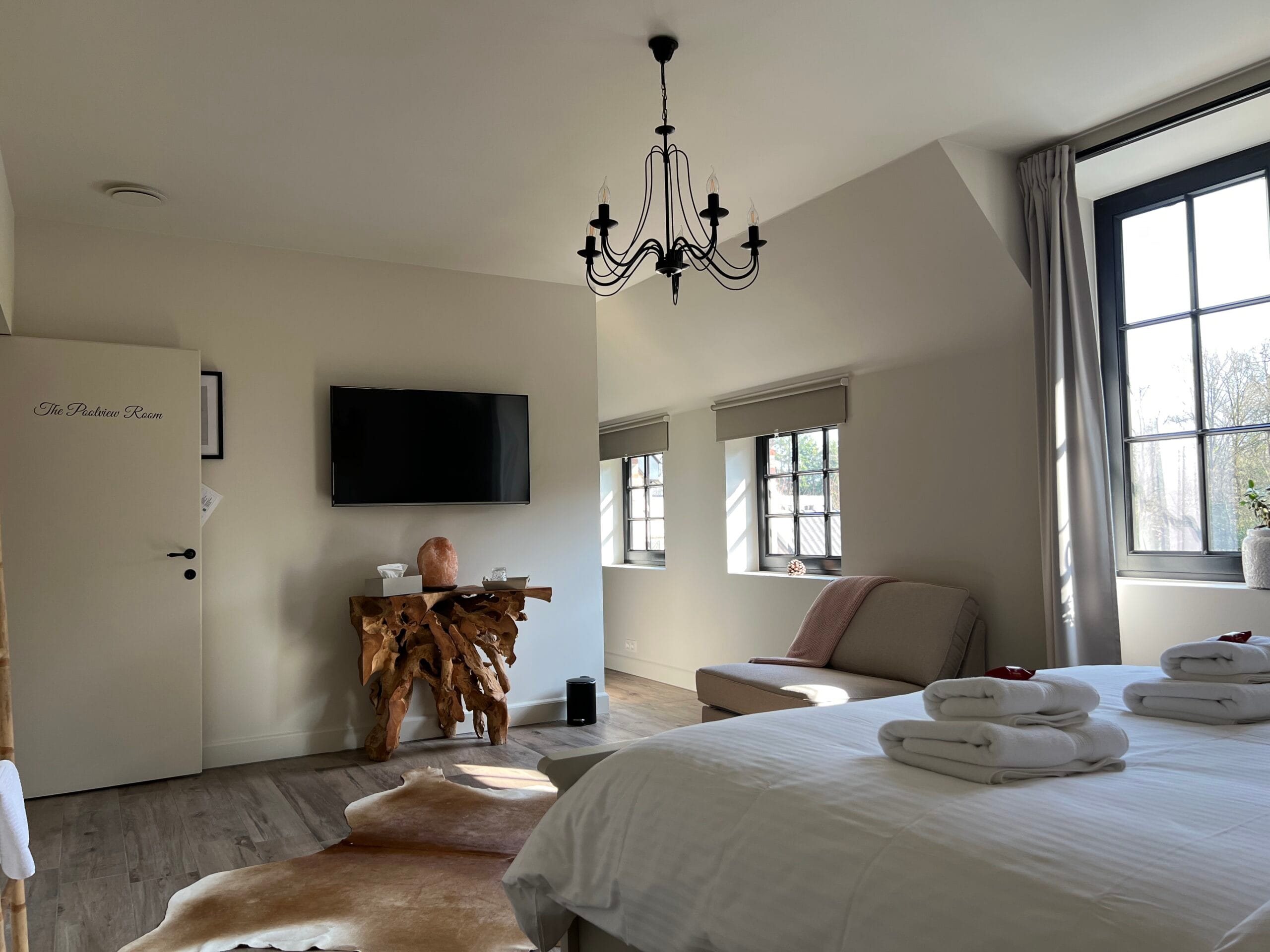Poolview Room — Het Herenhuis Genk — foto 1