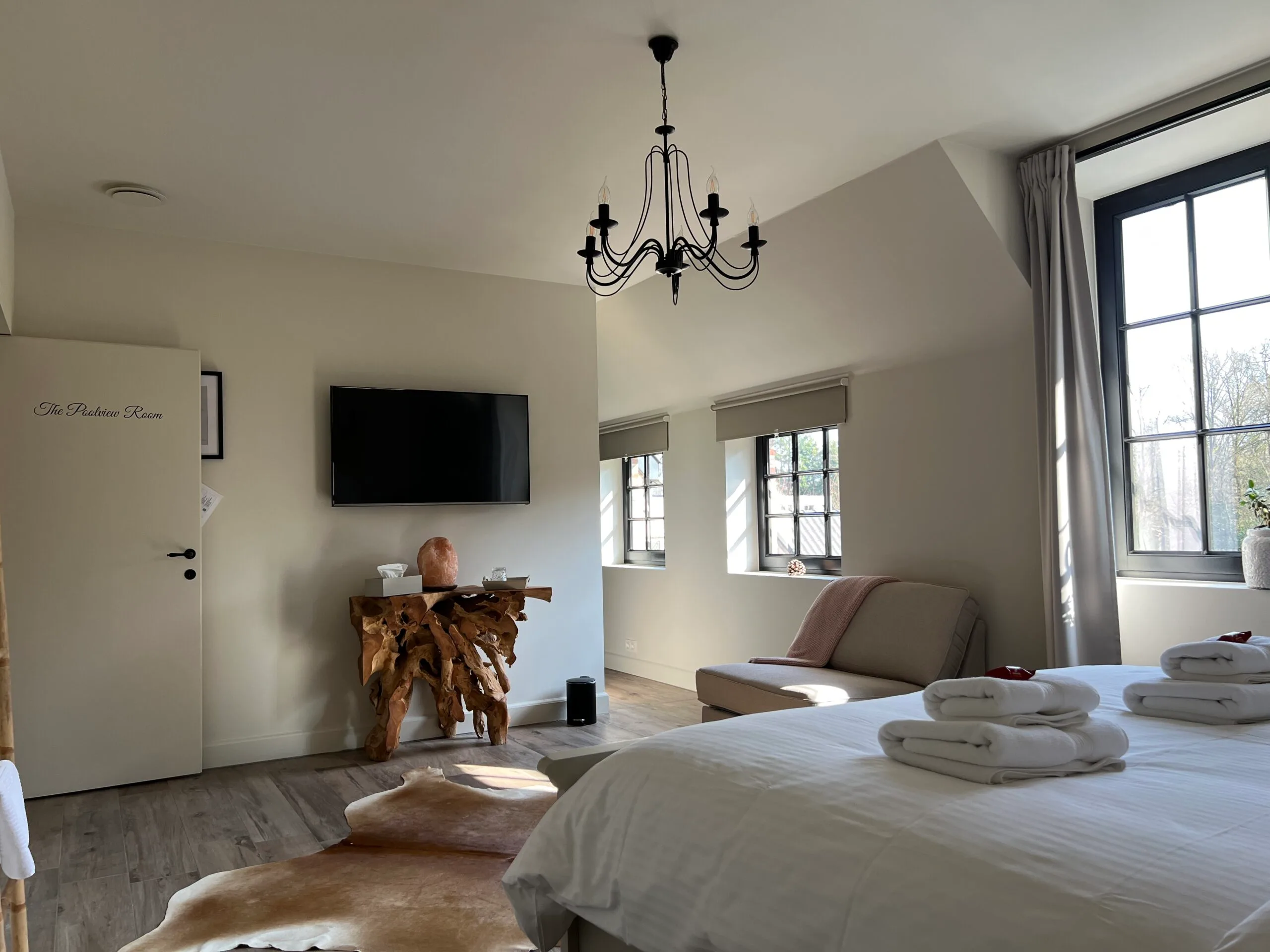 Poolview Room — Het Herenhuis Genk — foto 1